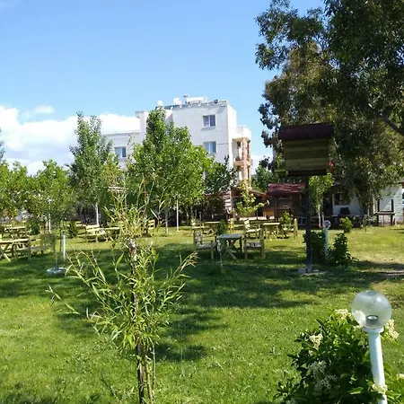 Deniz Kizi Garden Bed & Breakfast *