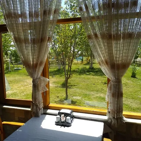 Deniz Kizi Garden Bed & Breakfast Gumuldur